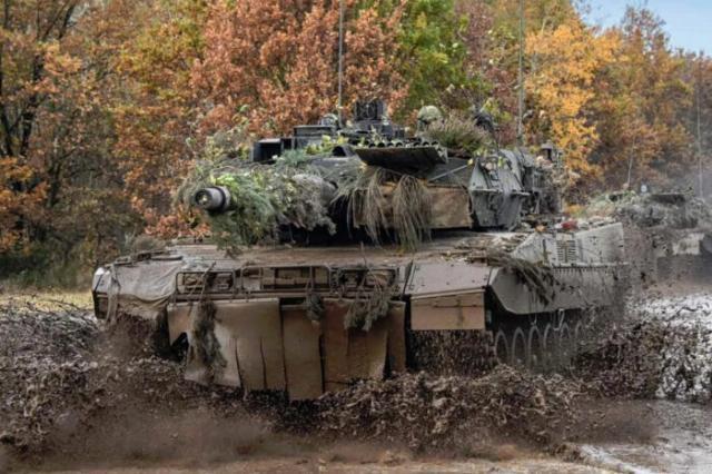Xe tăng chiến đấu chủ lực Leopard 2A8. Ảnh: Defense News