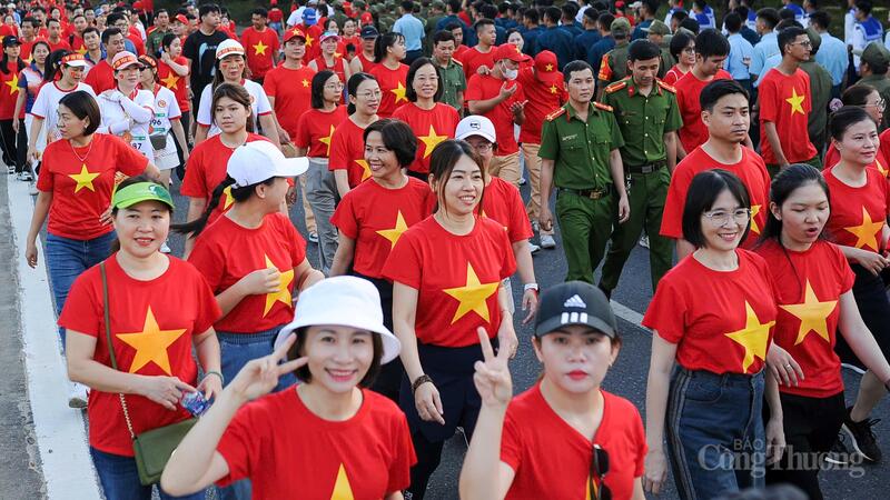 Chương trình thu hút 33.300 cán bộ, chiến sĩ, người dân tham gia đi bộ, trong đó, cấp thành phố 5.700 người. 93 xã phường có 27.600 người