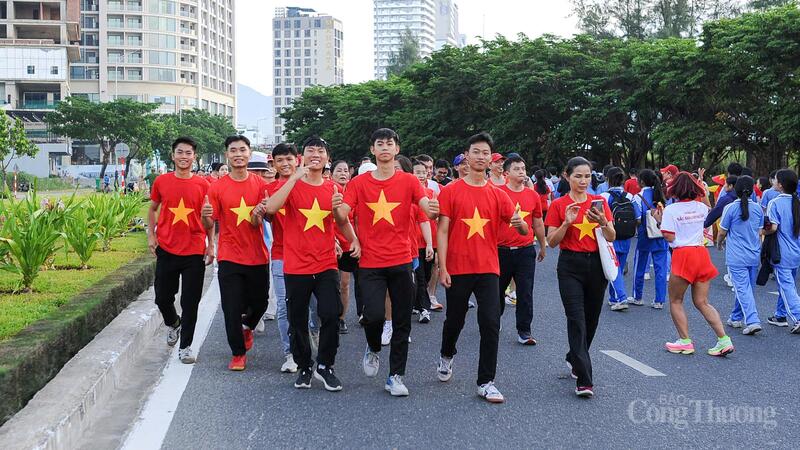 Lộ trình đi bộ tại điểm cầu chính dài 2,5 km, xuất phát từ Công viên Biển Đông (đường Võ Nguyên Giáp) đến ngã 3 giao đường Dương Thừa Vũ, vòng về Công viên Biển Đông
