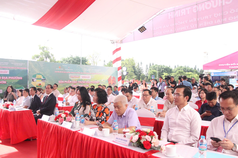 Các đại biểu tham dự Lễ Khai mạc Chương trình