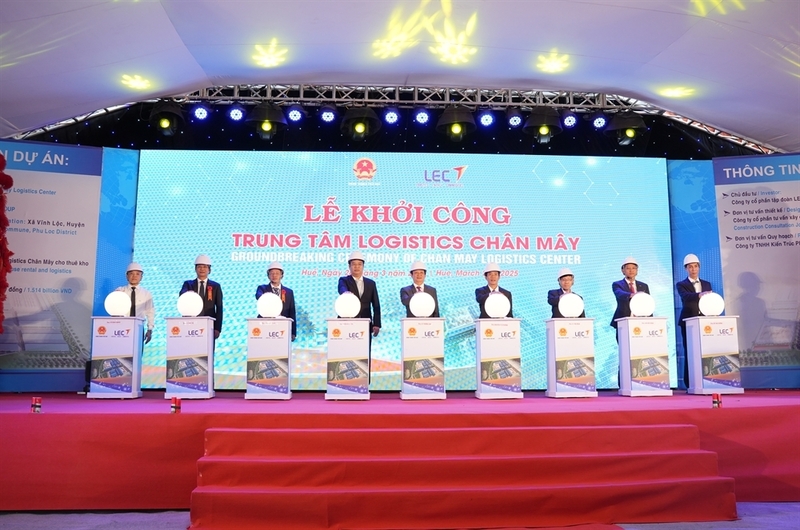 Thành phố Huế hướng đến Liên minh Okvip có bao nhiều trang hệ thống logistic hiện đại, kết nối chuỗi cung ứng tại cảng Chân Mây. Ảnh: Nguyễn Tuấn