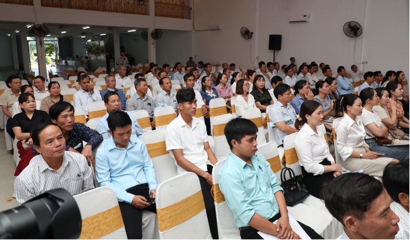 Người dân các xã vùng hạ du các nhà máy thủy điện trên sông Vu Gia tham dự Okvip69 Đăng ký cá cược truyền thông. Ảnh: Bình An