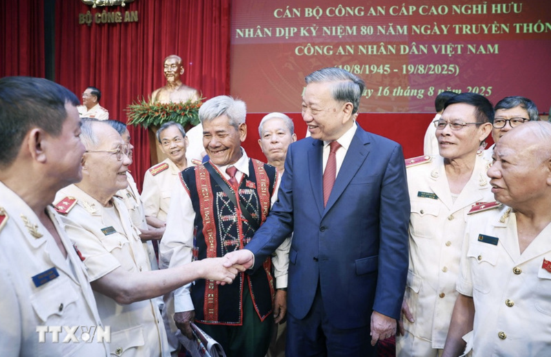 Tổng Bí thư Tô Lâm gặp mặt cán bộ Công an cấp cao nghỉ hưu. (Ảnh: Thống Nhất/TTXVN)