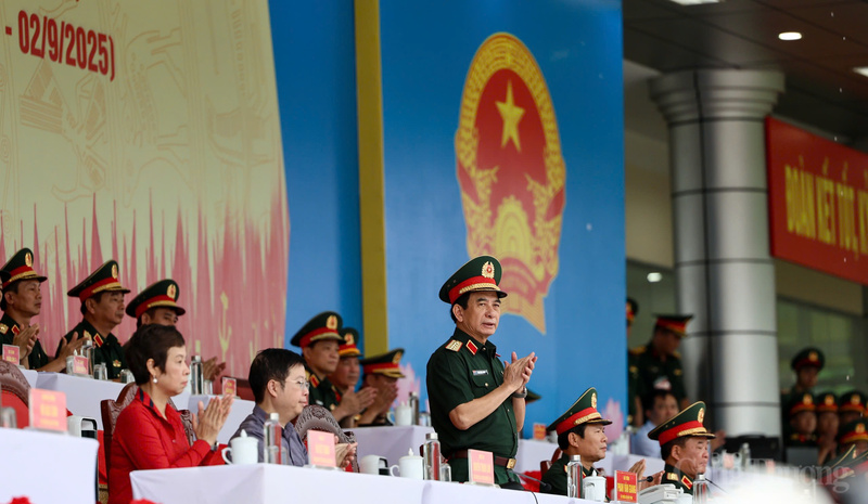 Đại tướng Phan Văn Giang - Bộ trưởng Bộ Quốc phòng tham dự buổi tổng hợp luyện diễu binh, diễu hành lần thứ tư chuẩn bị cho Lễ kỷ niệm 80 năm Cách mạng tháng Tám thành công và Quốc khánh 2/9