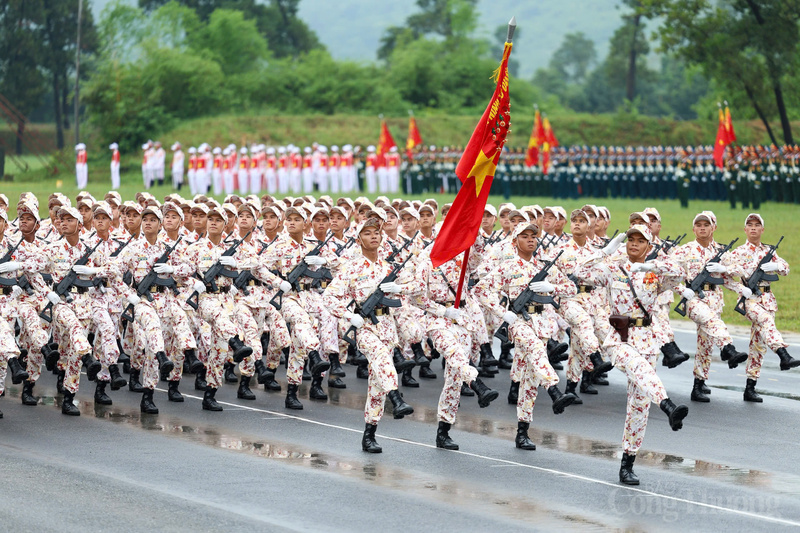 Theo báo cáo của Tiểu ban diễu binh, diễu hành các lực lượng tham gia diễu binh, diễu hành lần này số lượng các quân nhân Liên Minh OK VIP Game Online Giải Trí Cá Cược đại học chiếm hơn 53% và có rất nhiều chiến sĩ xung phong tham gia