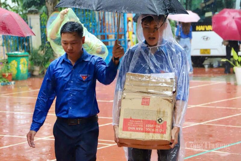 Chùm ảnh: Thanh niên tình nguyện chung tay xóa nhà tạm, nhà dột nát - 22