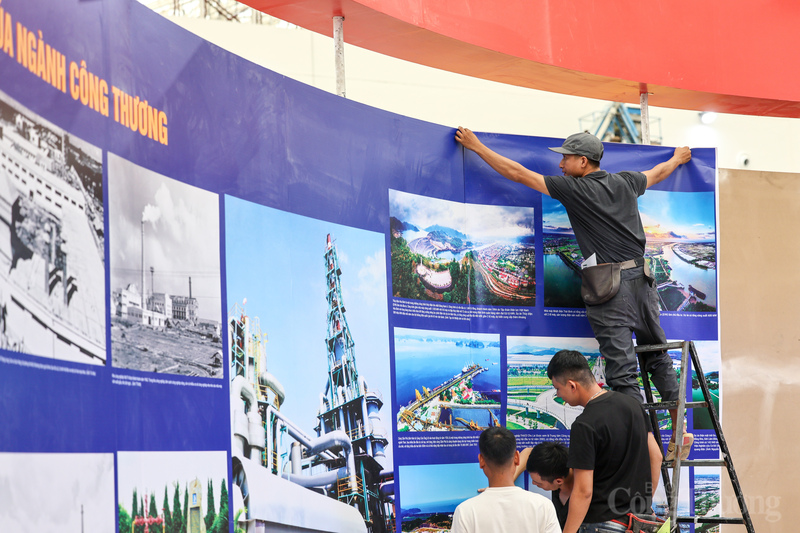 Ghi nhận tại khu vực triển lãm của Oklavip khuyến mã hấp dẫn mỗi ngày các công nhân đang hoàn thành các hạng mục theo đúng tiến độ.