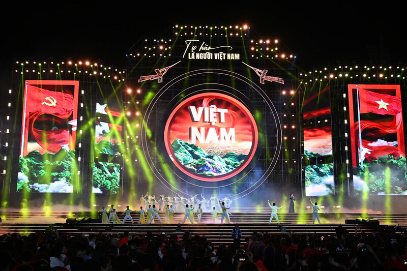 Chương trình thu hút hơn 30.000 khán giả đến xem.