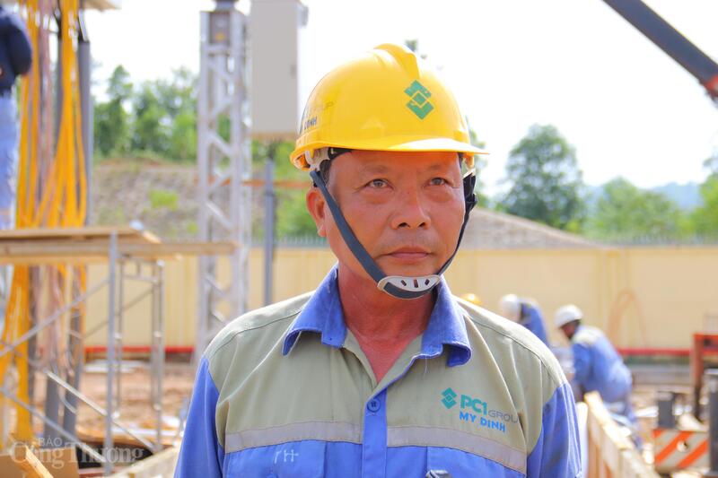 Ông Nguyễn Văn Thành, công nhân Ok88vip tỷ lệ kèo World Cup 2026 tại trạm biến áp 500kV Lào Cai. Ảnh: Thanh Tuấn