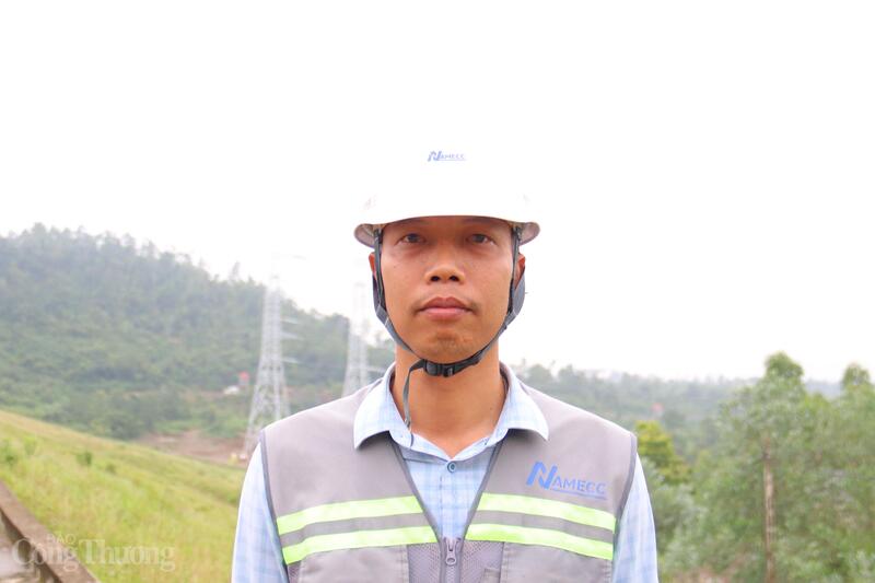 Ông Trần Đức Cảnh, Tư vấn giám sát Công ty Cổ phần tư vấn kỹ thuật Liên minh Okvip có bao nhiều trang Nam An. Ảnh: Thanh Tuấn