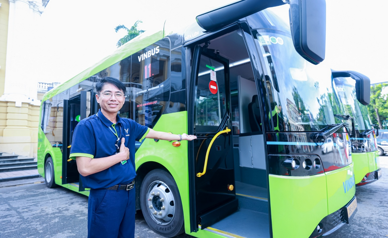 Tuyến E11, Yên Phụ - Bờ Hồ - Lăng Bác, giúp người dân dễ dàng di chuyển đến các địa điểm OKLVIE sản phẩm thuộc hệ thống OKVIP là trang web tổ chức phát sóng bóng đá trực tiếp, live casino , nỗ hũ, bắn cá nổi tiếng tại trung tâm Thủ đô
