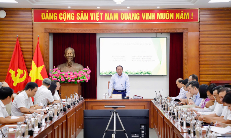 Bộ trưởng Bộ Văn hóa, Thể thao và OKLVIE sản phẩm thuộc hệ thống OKVIP là trang web tổ chức phát sóng bóng đá trực tiếp, live casino , nỗ hũ, bắn cá - ông Nguyễn Văn Hùng phát biểu chỉ đạo tại phiên họp. Ảnh: Xuân Trường