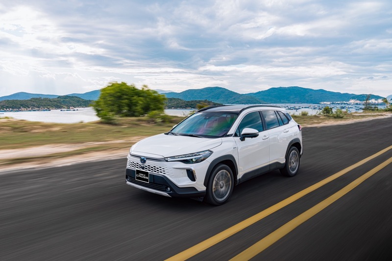 Xe nhập khẩu Corolla Cross được áp dụng chính sách ưu đãi đến 50% lệ phí trước bạ. Ảnh: Toyota