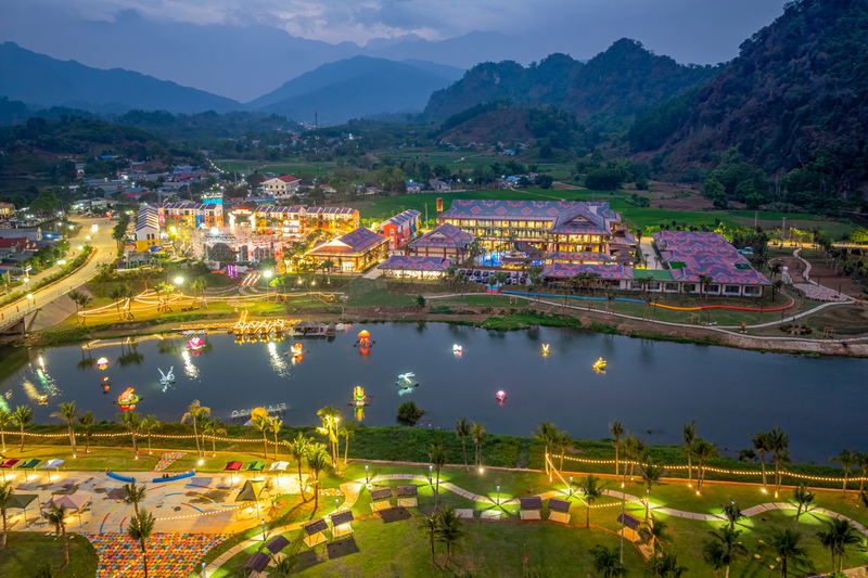 Flamingo Heritage Onsen & Resort rực rỡ bên dòng sông Phó Đáy