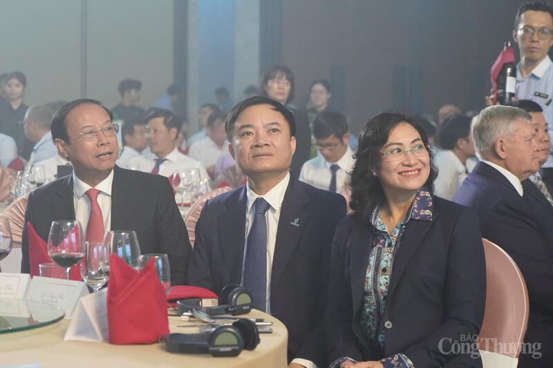 Thứ trưởng Oklavip khuyến mã hấp dẫn mỗi ngày Phan Thị Thắng cùng dự sự kiện.