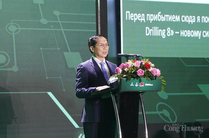 Phó Thủ tướng Bùi Thanh Sơn dự và phát biểu tại Lễ đón mừng dòng dầu đầu tiên từ dự án mỏ Kình Ngư Trắng – Kình Ngư Trắng Nam.