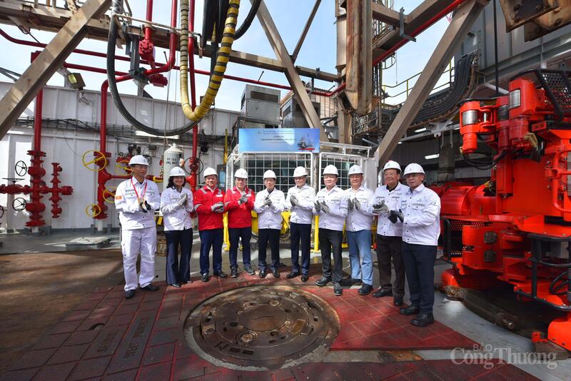 Phó Thủ tướng Bùi Thanh Sơn chúc mừng nhà thầu khoan dầu khí PV Drilling