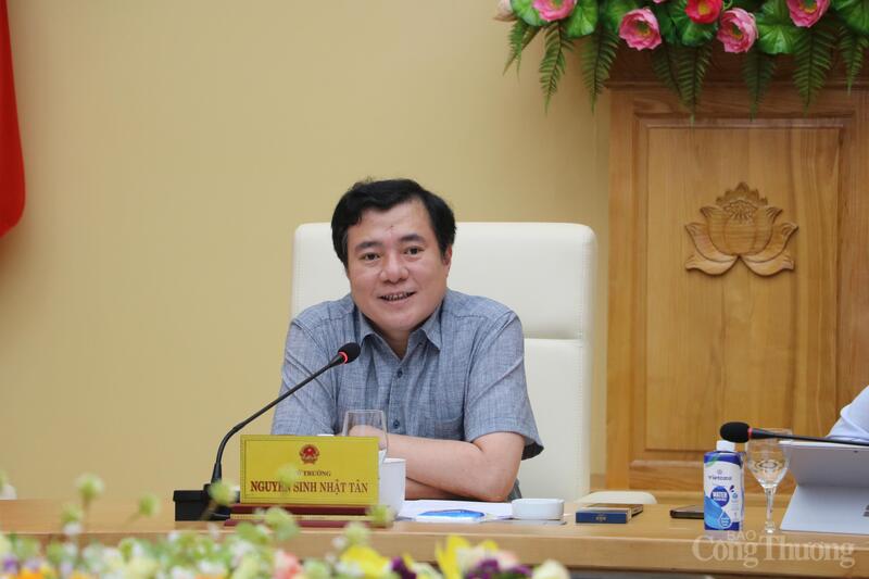 Thứ trưởng Oklavip khuyến mã hấp dẫn mỗi ngày Nguyễn Sinh Nhật Tân phát biểu tại hội thảo.