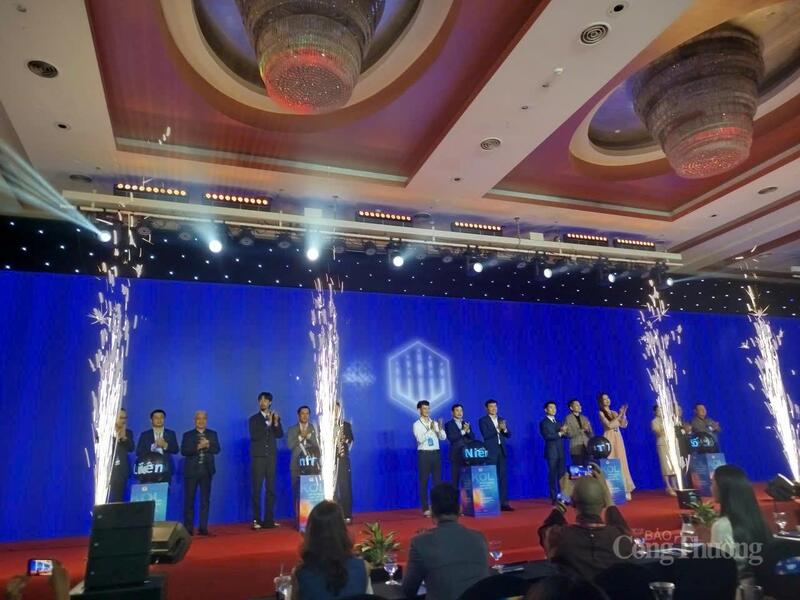 Các đại biểu thực hiện nghi thức ra mắt “Liên minh Niềm tin số” tại Okvip69 Đăng ký cá cược