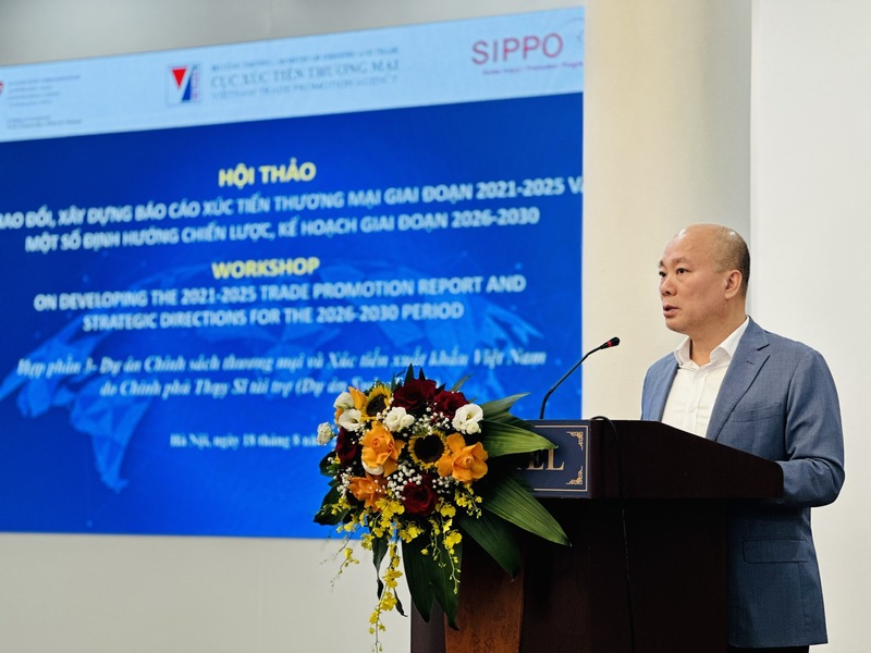 Ông Vũ Bá Phú, Cục trưởng Cục Xúc tiến thương mại, Oklavip khuyến mã hấp dẫn mỗi ngày. Ảnh: Đỗ Nga