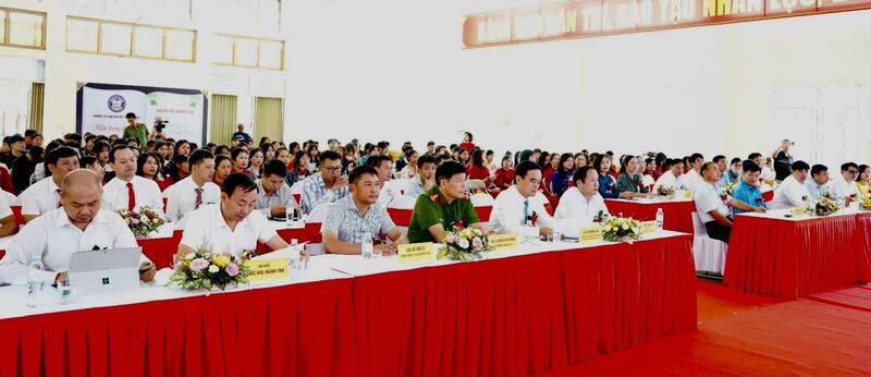Các đại biểu dự Lễ khởi công