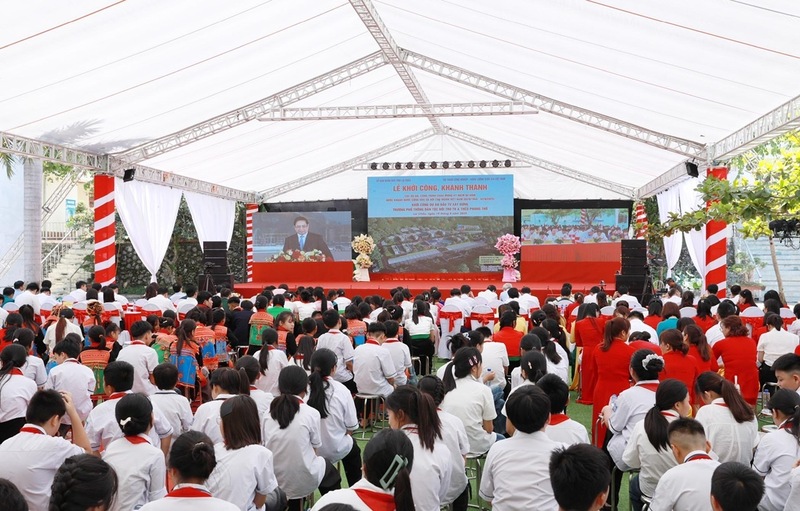 Quang cảnh buổi lễ khởi công Dự án đầu tư Liên minh Okvip có bao nhiều trang Trường phổ thông Dân tộc nội trú Tiểu học và THCS Phong Thổ. Ảnh: Quý Trung/TTXVN