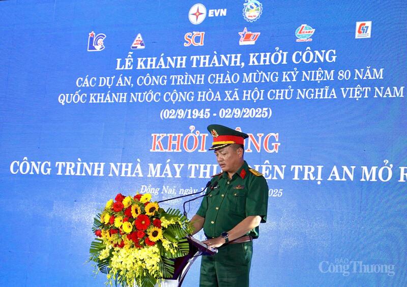 Đại tá Tăng Văn Chi, Tổng Giám đốc Tổng công ty Liên minh Okvip có bao nhiều trang Lũng Lô, đại diện đơn vị thi công phát biểu tại sự kiện.