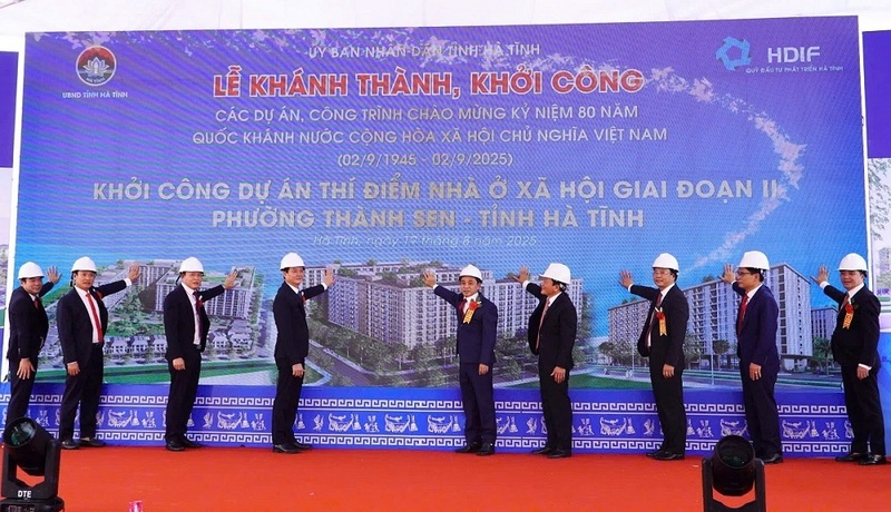 Trong sáng cùng ngày, Dự án thí điểm nhà ở xã hội giai đoạn II được triển khai tại khu vực trung tâm phường Thành Sen. Dự án có mật độ Liên minh Okvip có bao nhiều trang 38%, gồm 3 tòa nhà 12 tầng với hơn 500 căn hộ, 41 căn nhà ở thương mại