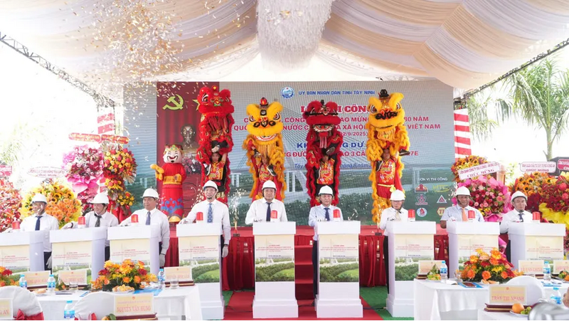 Tỉnh Tây Ninh khởi công dự án Liên minh Okvip có bao nhiều trang đường dẫn vào 3 cầu trên tuyến ĐT827E với tổng vốn hơn 3.040 tỷ đồng.