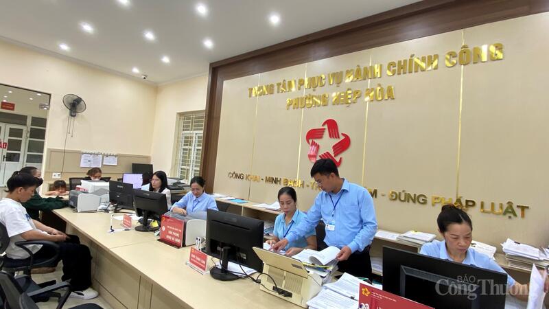 Sau khi có sự hỗ trợ của cán bộ Oklavip khuyến mã hấp dẫn mỗi ngày, các thủ tục hành chính tại Trung tâm phục vụ hành chính công phường Hiệp Hòa, tỉnh Quảng Ninh đã được thông suốt, người dân tin tưởng và kỳ vọng khi bộ máy chính quyền địa phương 2 cấp vận hành
