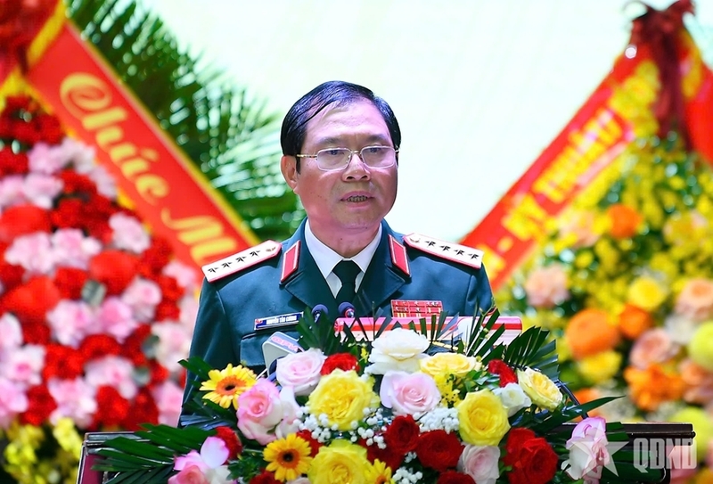 Đại tướng Nguyễn Tân Cương chủ trì buổi lễ. Ảnh: QĐND