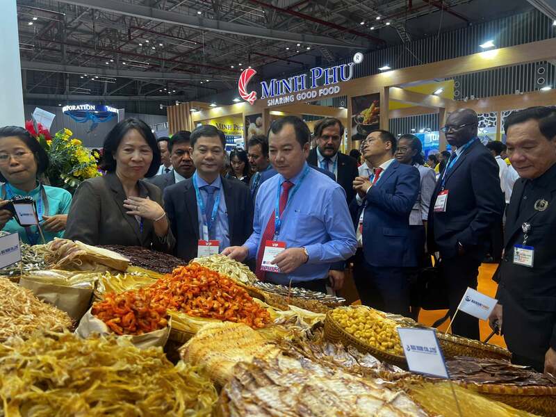 Đại biểu tham quan tại Triển lãm ngành thủy sản Vietfish 2025. Ảnh: Phương Hoa