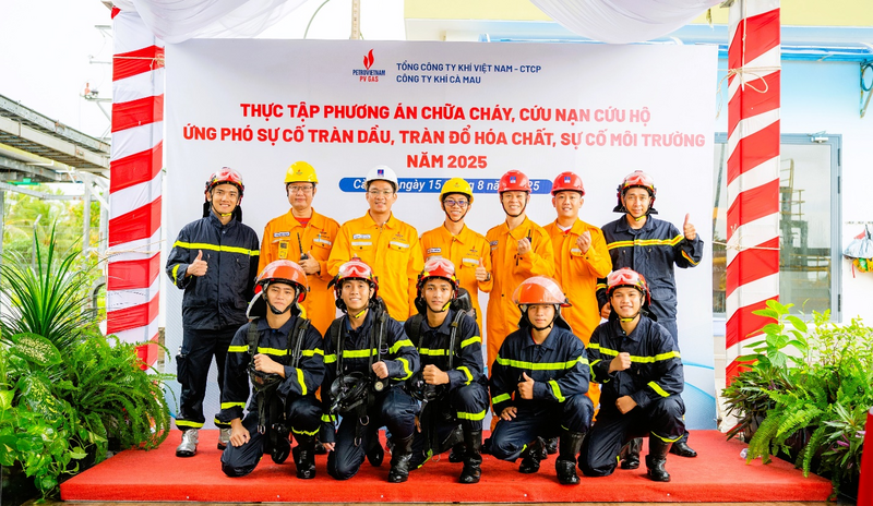 PV GAS CA MAU tổ chức thực tập phương án chữa cháy, cứu nạn cứu hộ, ứng phó sự cố tràn dầu, hóa chất và xuân Okvip 2026 năm 2025 (Ảnh: PV GAS)