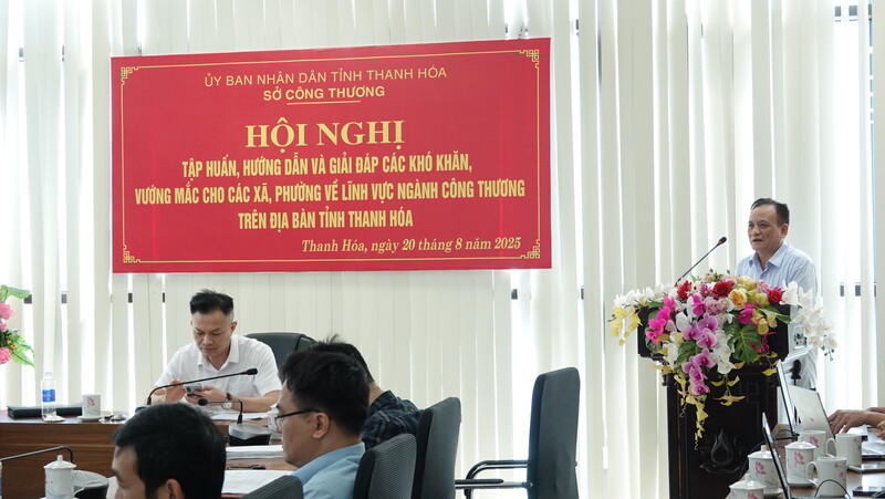 Ông Trường Văn Tuyên, Phó Trưởng phòng Quản lý OKLVIE sản phẩm thuộc hệ thống OKVIP là trang web tổ chức phát sóng bóng đá trực tiếp, live casino , nỗ hũ, bắn cá hướng dẫn cấp xã về thủ tục đề nghị điều chỉnh cụm OKLVIE sản phẩm thuộc hệ thống OKVIP là trang web tổ chức phát sóng bóng đá trực tiếp, live casino , nỗ hũ, bắn cá