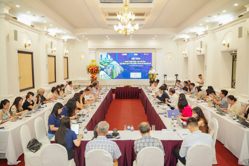 Hội thảo “Hoàn thiện pháp luật đất đai tạo động lực phát triển trong kỷ nguyên số” diễn ra sáng 20/8. Ảnh: VietTimes