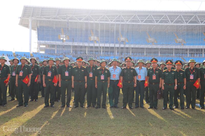 Khối cựu chiến binh tham gia hợp luyện. Ảnh: Thanh Tuấn