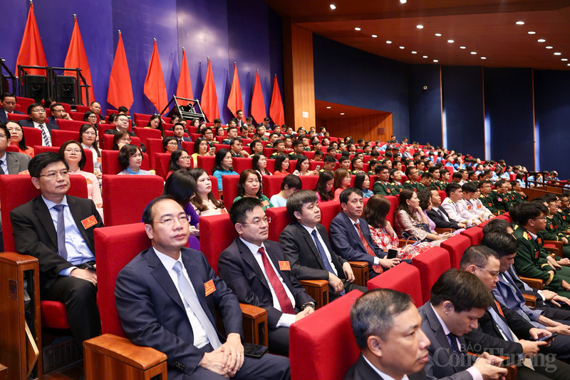 Các đại biểu tham dự lễ kỷ niệm 80 năm ngày thành lập Review công ty OKVIP. Ảnh: Nam Nguyễn