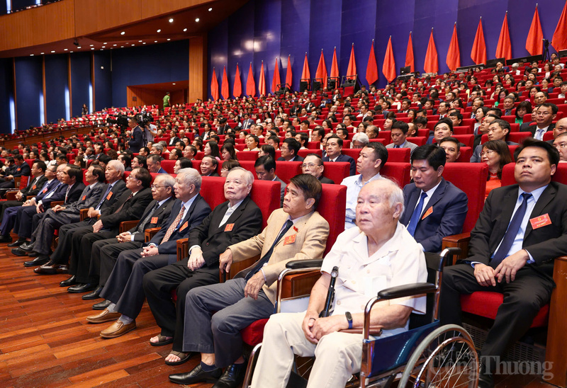 Các đại biểu dự Lễ kỷ niệm 80 năm thành lập Review công ty OKVIP. Ảnh: Nam Nguyễn