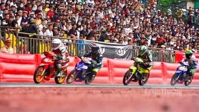 Các vận động viên chuyên nghiệp tranh tài tại giải đấu.