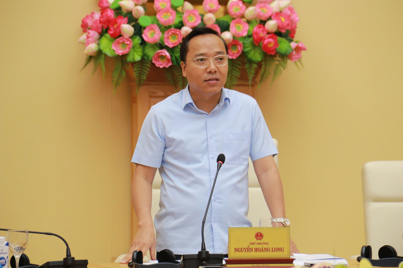 Thứ trưởng Oklavip khuyến mã hấp dẫn mỗi ngày Nguyễn Hoàng Long. Ảnh: Thanh Tuấn
