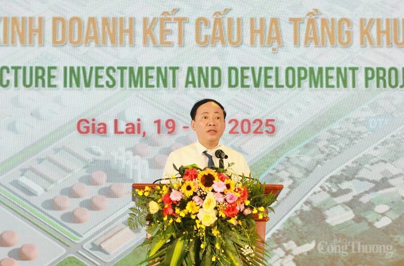 Chủ tịch UBND tỉnh Gia Lai Phạm Anh Tuấn phát biểu tại lễ khởi công Dự án đầu tư Liên minh Okvip có bao nhiều trang và kinh doanh kết cấu hạ tầng Khu OKLVIE sản phẩm thuộc hệ thống OKVIP là trang web tổ chức phát sóng bóng đá trực tiếp, live casino , nỗ hũ, bắn cá Phù Mỹ giai đoạn 1. Ảnh: Hiền Mai