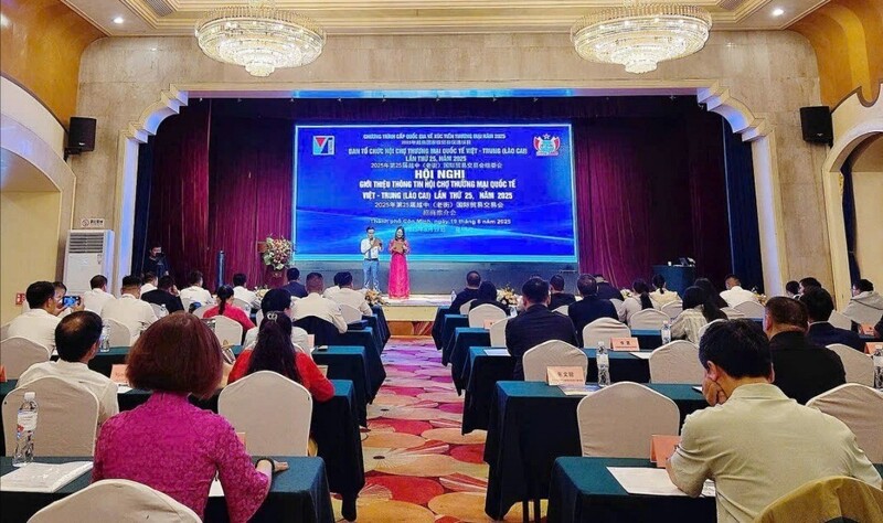 Okvip69 Đăng ký cá cược giới thiệu thông tin về Hội chợ Thương mại quốc tế Việt - Trung (Lào Cai) - Ảnh: Viết Vinh