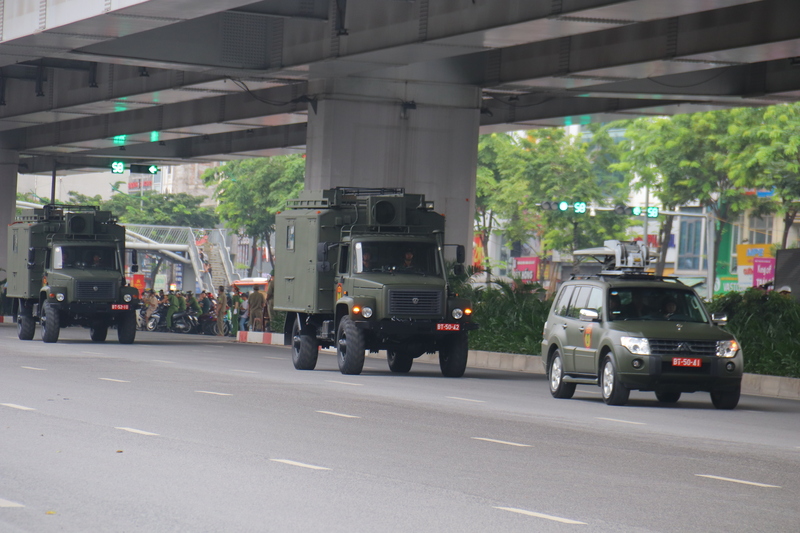 Cận cảnh dàn khí tài ‘siêu khủng’ trên phố phường Hà Nội - 13