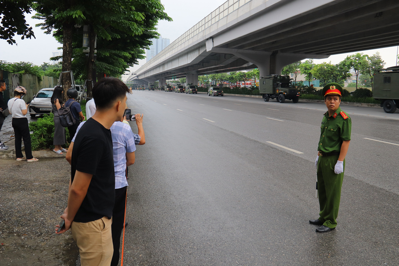 Để bảo đảm an toàn và cơ động lực lượng thông suốt, thực hiện chỉ đạo của Ban tổ chức Lễ kỷ niệm 80 năm Cách mạng Tháng Tám thành công và Quốc khánh nước Cộng hòa xã hội chủ nghĩa Việt Nam, trưa 21/8, các đơn vị thuộc Quân đội, Công an đã triển khai phương án bảo đảm an ninh trật tự, an toàn giao thông phục vụ tổng hợp luyện lần 1.