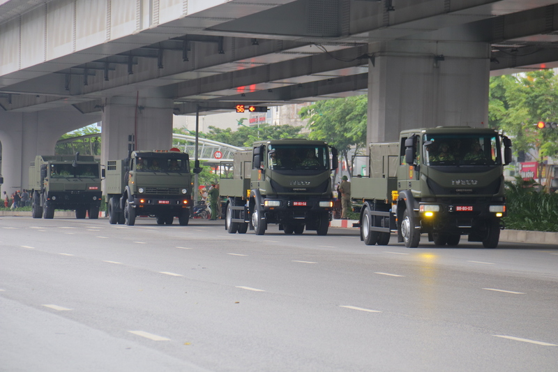 Cận cảnh dàn khí tài ‘siêu khủng’ trên phố phường Hà Nội.