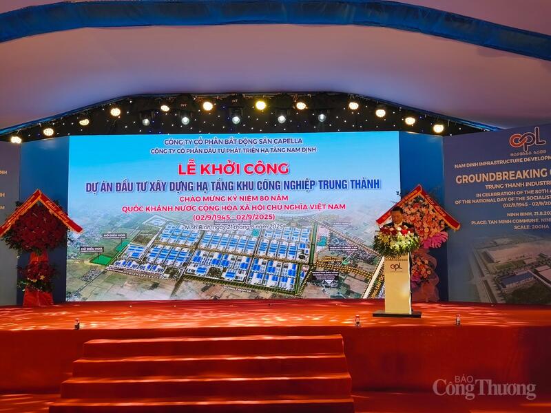Ông Nguyễn Cao Sơn - Uỷ viên Ban Chấp hành Đảng bộ tỉnh, Phó Chủ tịch UBND tỉnh Ninh Bình phát biểu tại sự kiện. Ảnh: NH