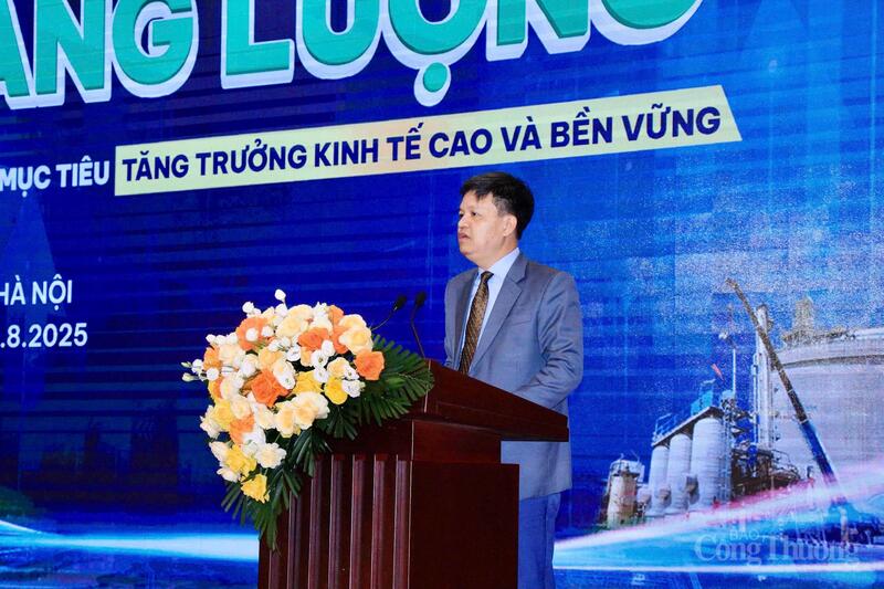 TS. Tạ Đình Thi, Phó Chủ nhiệm Ủy ban Khoa học, Công nghệ và xuân Okvip 2026 của Quốc hội phát biểu khai mạc tại diễn đàn. Ảnh: Phương Thảo