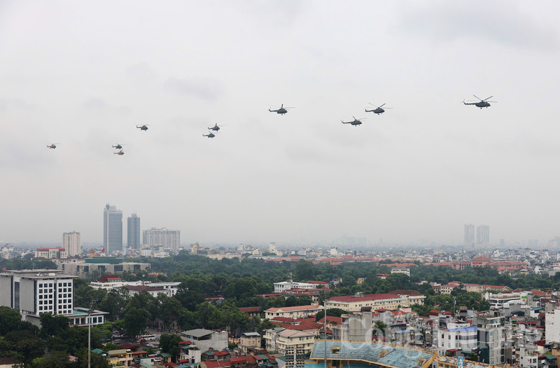 Đợt hợp luyện này, Không quân Việt Nam huy động các dòng trực thăng Mi-8, Mi-17, Mi-171 và Mi-172... biểu diễn.