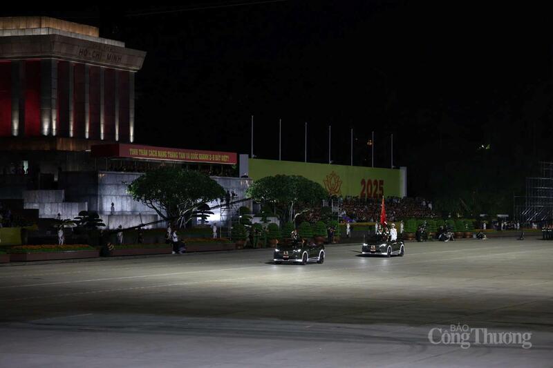 Khối xe chỉ huy, xe tổ quân kỳ toàn quân tham gia tổng hợp luyện