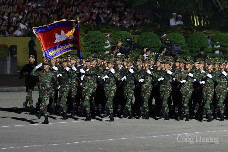 Ngắm các khối quân đội nước ngoài tham gia tổng hợp luyện A80 - 1